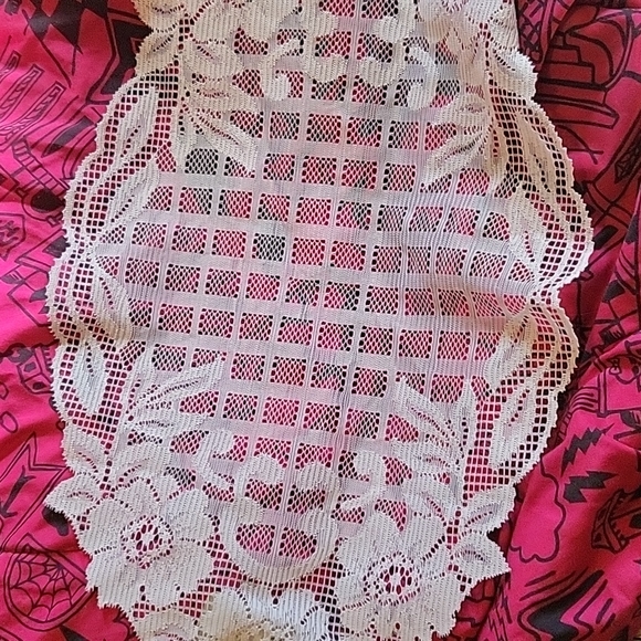 13 vintage Doilies - Picture 8 of 8